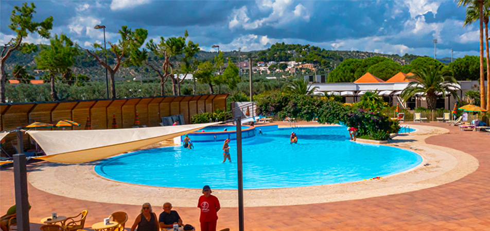 hotel con piscina vieste